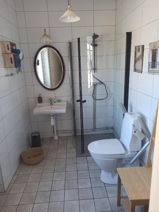 Gaestis Oerkelljunga Bed & Breakfast *