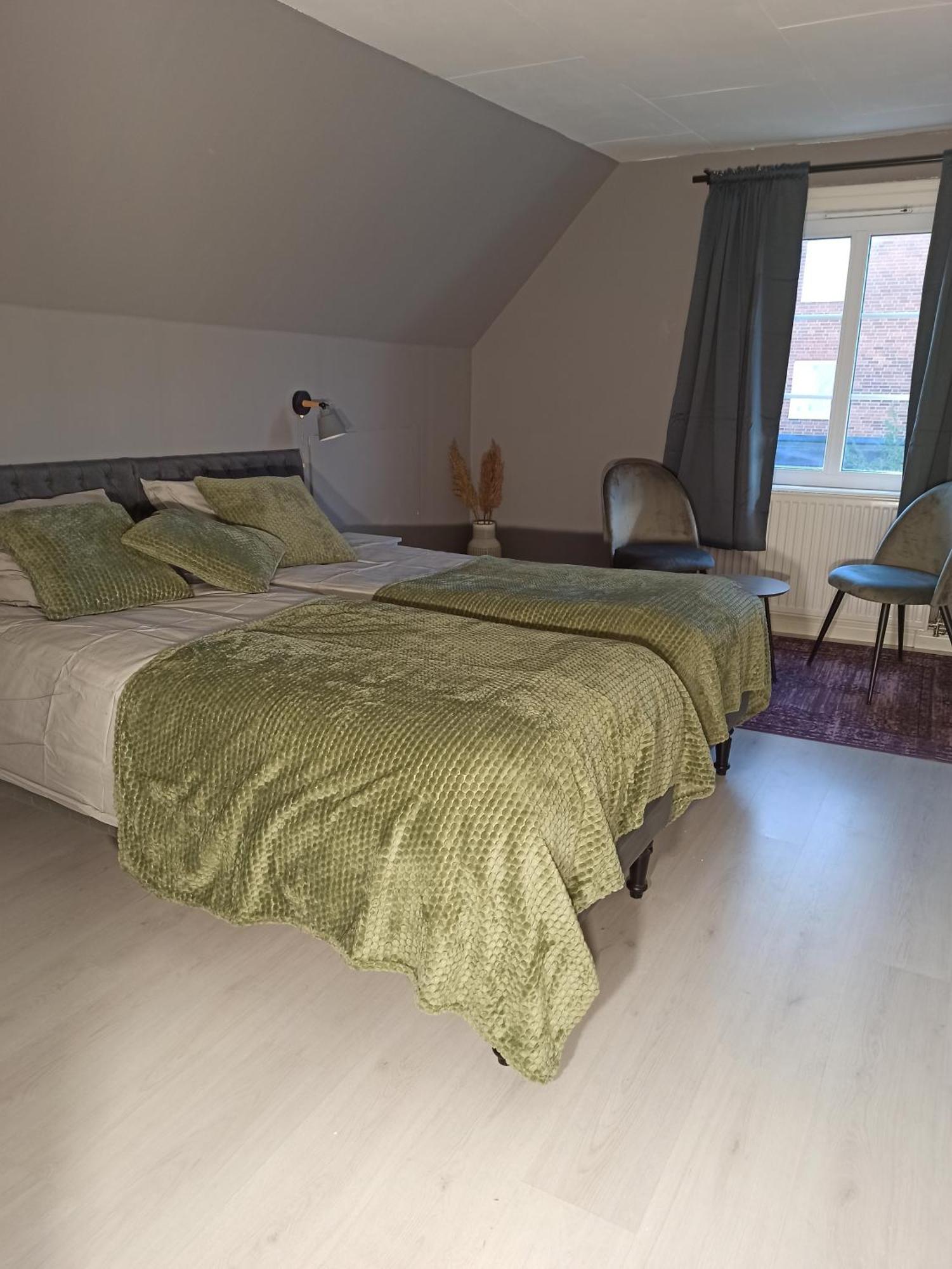 Gaestis Oerkelljunga Bed & Breakfast *